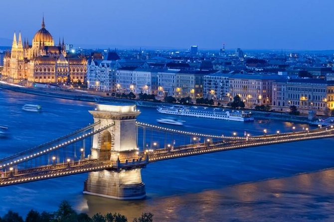 Budapest Kickstart Your Trip - Crossing the Danube and the Chain Bridge
