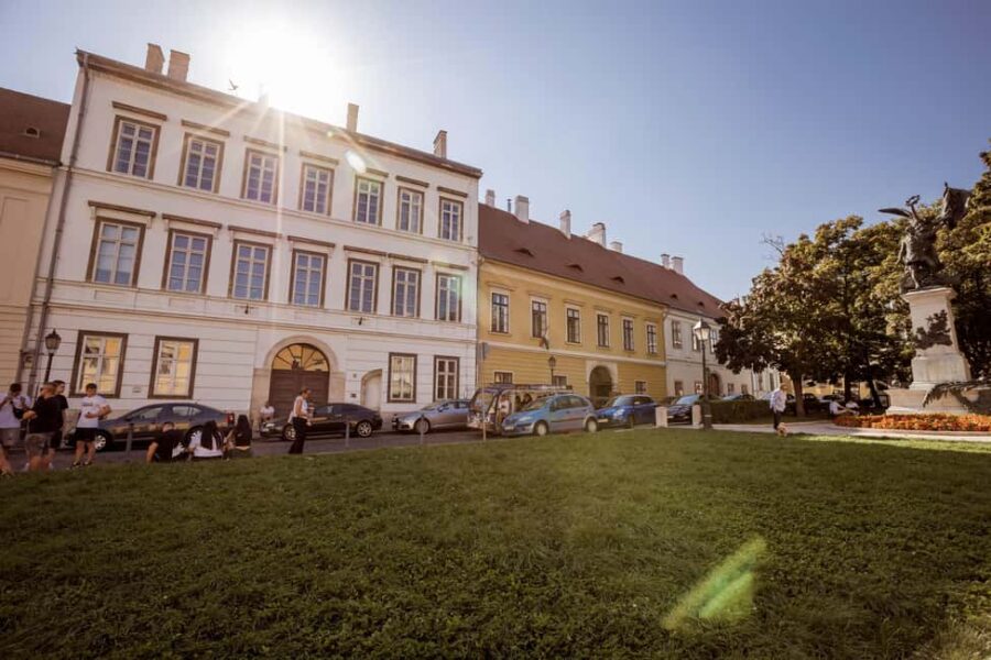 Budapest: Matthias Church: Colorful Tiles & Coronations Tour - Starting Point at Dísz tér and Meeting Arrangements