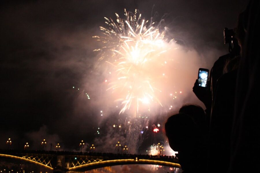 Budapest: New Years Eve Boat Cruise with Unlimited Drinks - Starting Point: Dock 42 Near Margaret Bridge