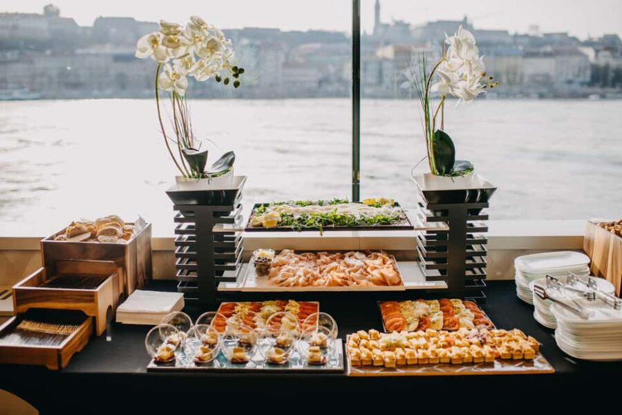 Budapest: New Years Eve Buffet Cruise with Unlimited Drinks - Exploring Budapest’s Iconic Landmarks from the Water