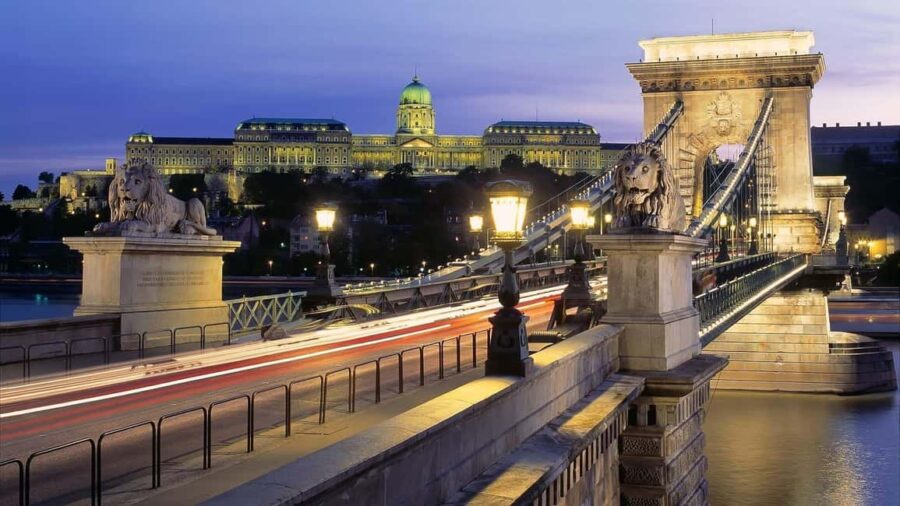 Budapest Night Tour in Spanish and Danube Boat Ride (optional) - Starting Point and Meeting Logistics at Szent István tér