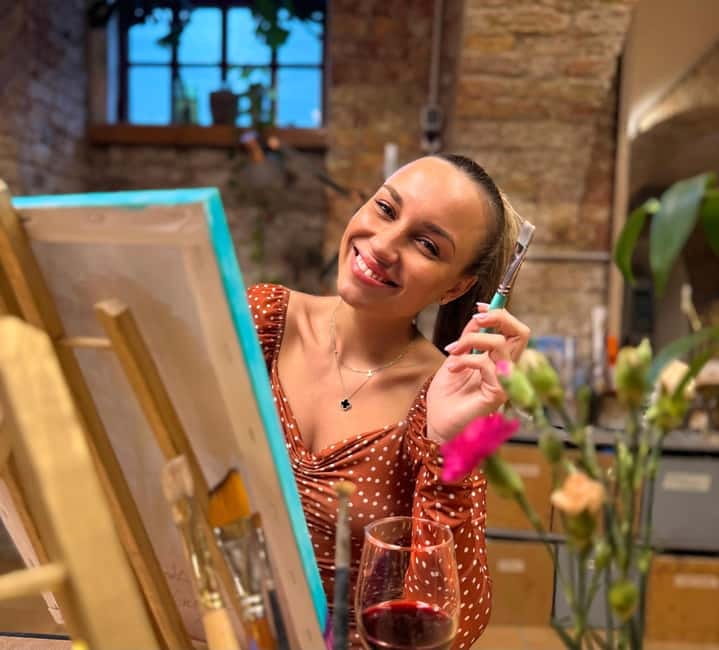 Budapest: Painting Workshop with Snacks and Wine - Enjoy Hungarian Wine and Snacks During Your Creative Session