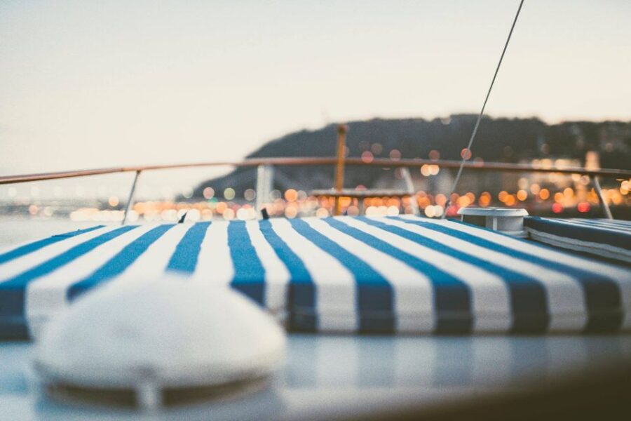 Budapest: Private Danube Yacht Cruise with Welcome Drink - Starting Point Next to the Parliament Building
