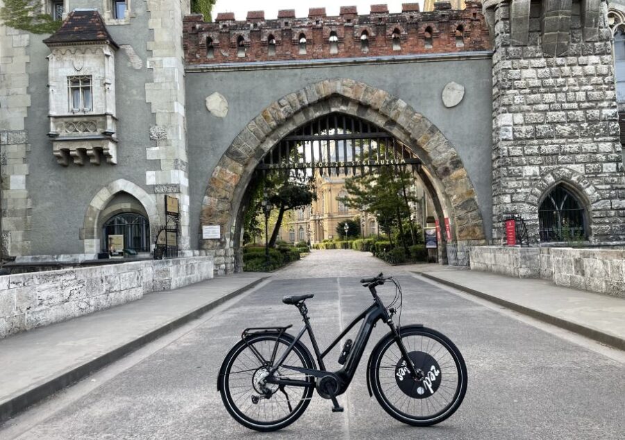 Budapest: Private E-Bike Sightseeing Tour - The Tour Starts at Zed Bikes in Central Budapest