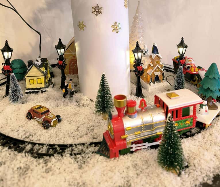 Budapest: Retro Christmas Experience with Snacks - Unique Venue: Bagoly Café on Rákóczi Square