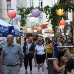 Budapest Ruin Bars Evening Walking Tour with Drinks & Street Food - From the Synagogue to District VII: The Tour’s Starting Point