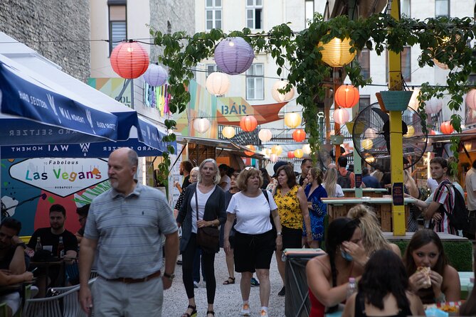 Budapest Ruin Bars Evening Walking Tour with Drinks & Street Food - From the Synagogue to District VII: The Tour’s Starting Point