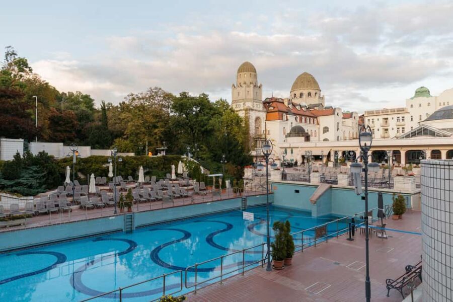 Budapest: Running Guided Tour & Folk Music Performance - Meeting Point at Gellért Thermal Bath’s Ornamental Fountain
