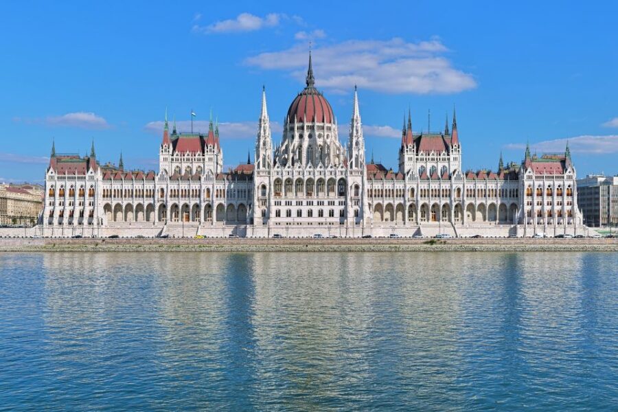 Budapest Sightseeing Tour With Private Transportation - Exploring Heroes Square and Its Historical Significance
