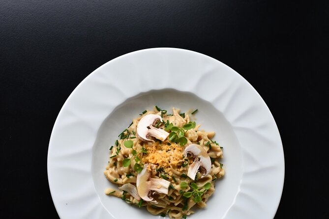 Budapest: Unlimited Prosecco, Beer & Aperol Spritz Cruise - Exploring Budapest’s Landmarks from the Water