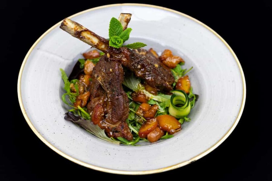 Budapest: Valentines Day Dinner Cruise with Piano Show - Accessibility and Special Meals