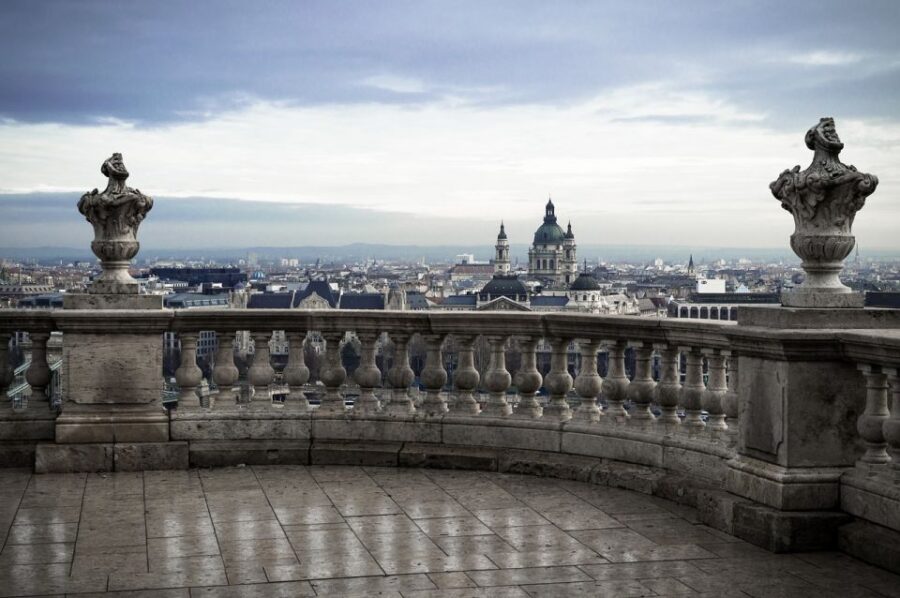 Budapest: Walking Tour in German - Key Points