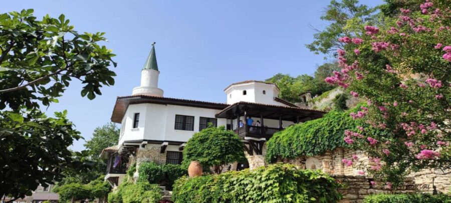 Bulgaria Tour: 8 Days of Culture and Beauty - Crossing the Border and Discovering Veliko Tarnovo