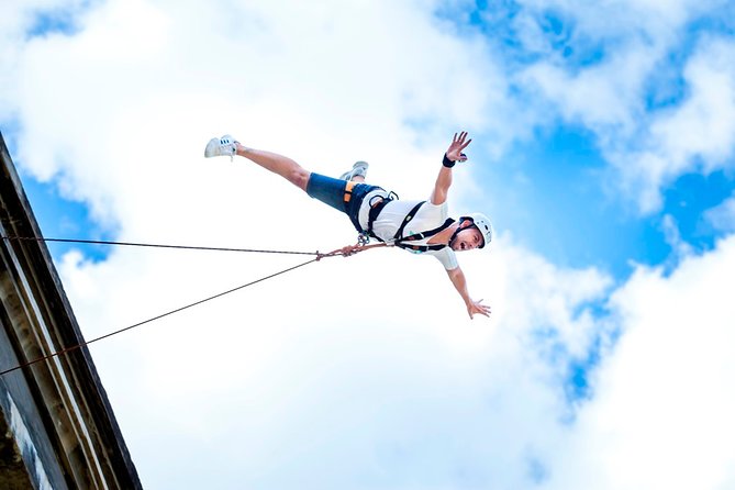 Bungee jumping over the Gállego River - Safety Measures and Security Systems