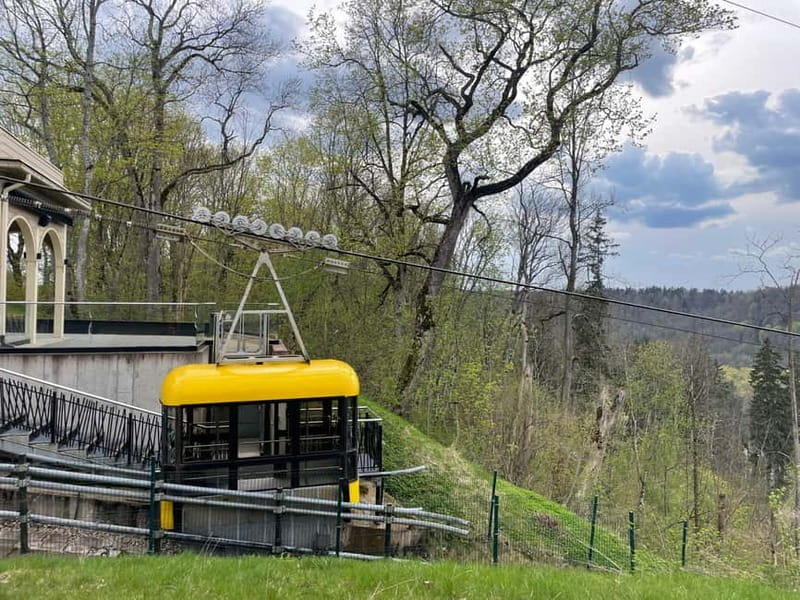 Cable Car to Latvian Manor & Wine Tasting - Exploring the Latvian Manor’s Elegant Architecture