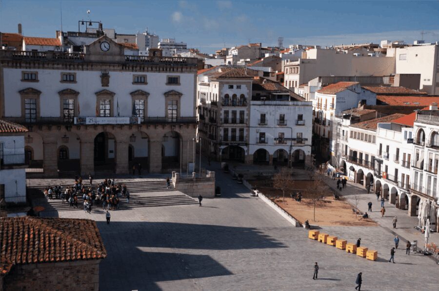 Cáceres: City Highlights Walking Tour with Local Guide - Visiting the Heart of Cáceres: Plaza de Santa Maria
