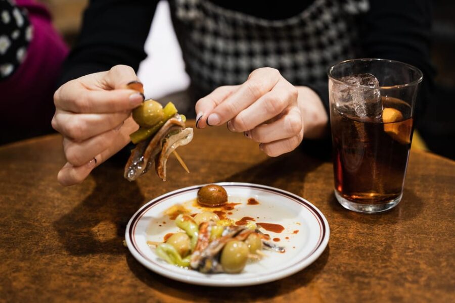Cadiz Food Tour with Tapas & Drinks with a Local - Exploring Cádiz’s Historic Old Town