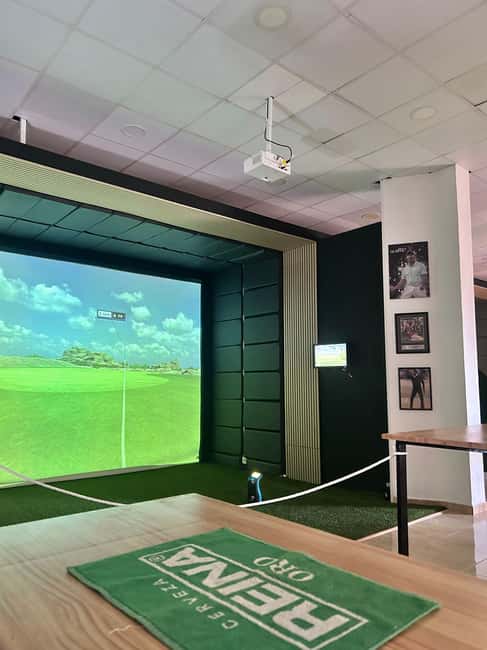 Caleta: Golf Simulator Experience with Drinks - Discover the Modern Settings of Caletas Golf Simulator