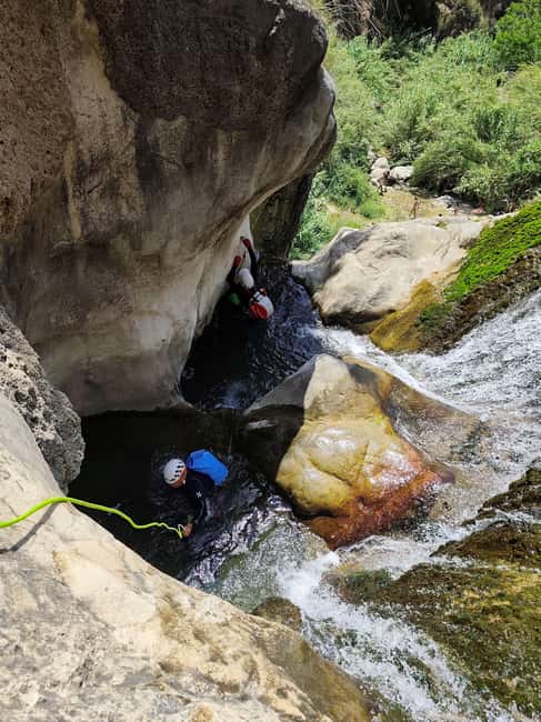Callosa d'Ensarria: Estret de les Penyes Canyoning Tour - Navigating the Narrow Estret de les Penyes Canyon