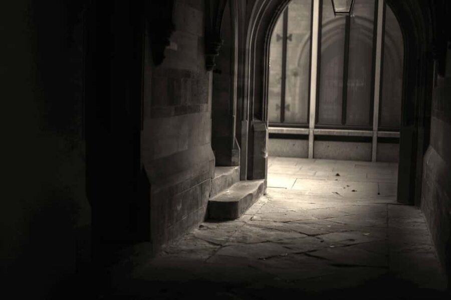 Cambridge: Alumni-Led University Ghost Tour - Starting Points and Flexibility in Meeting Locations