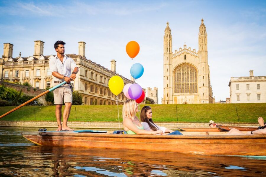 Cambridge: Shared Punting Tour with Guide - From Jesus Green Moorings to the College Backs