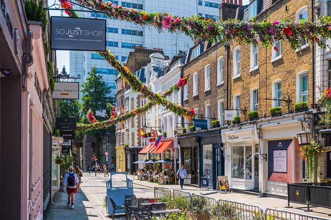 Camdens Yuletide Stroll: Lights, Markets & Magic - Camden High Street Transforms for Christmas Cheer