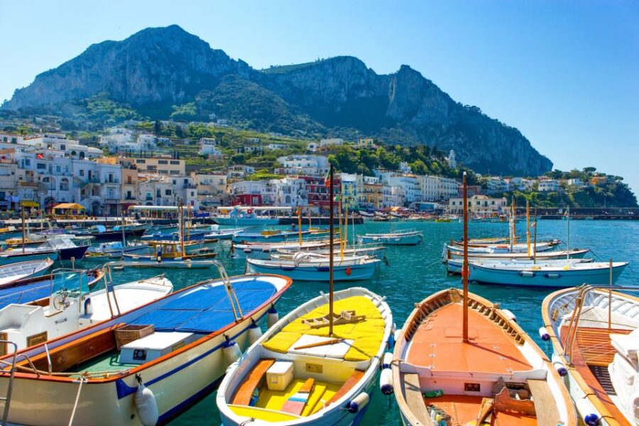Capri: Boat and Island Tour with Local Guide - Meeting at Capri Port and Starting the Tour