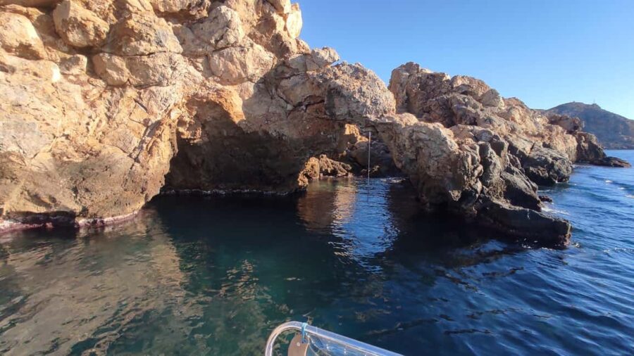 Cartagena: Guided boat tour to Isla de las Palomas - Skirting the Isla de las Palomas and its Birdlife