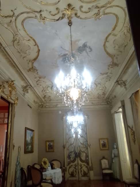 Cartagena: Guided Walking Tour of the Historic Center - Starting the Tour at the Plaza del Ayuntamiento and the City Hall