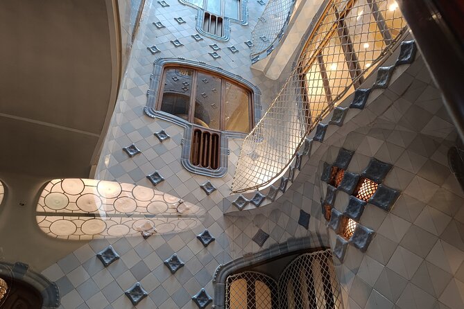 Casa Batlló First Access Insider Tour With Chocolate Breakfast - Inside Casa Batlló: Discovering Gaudí’s Masterpiece
