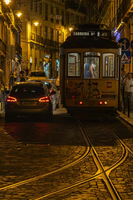Cascais: Nightlife Tour with Casino Estoril & Lisbon - Carcavelos Beach: Moonlit Sands and Historic Backdrop