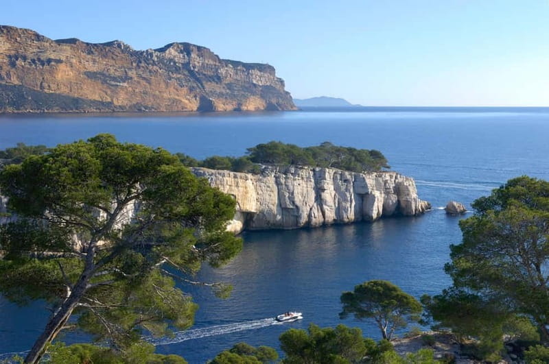 Cassis Tour, Calanques Boat Ride & Cosquer Cave visit - The Guide’s Expertise and Flexibility