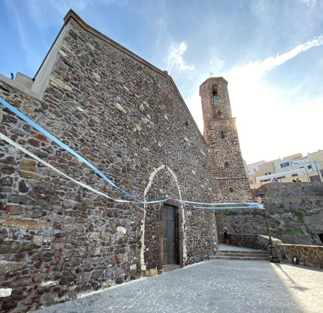 Castelsardo: old town walking tour with aperitif - Meeting Point and Accessibility in Castelsardo