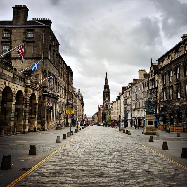 Castle & Cobblestones: 8-Hour Private Edinburgh Walking Tour - Starting at the Royal Mile: Meet Next to the Hume Statue