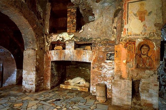 Catacombs of Rome Small Group Tour - Discovering the Magnificent Catacombs of Saint Callixtus