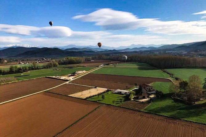 Catalonia Hot Air Balloon Ride and Breakfast over the Volcanoes of la Garrotxa - The Flight Experience and Cava Toast in the Sky