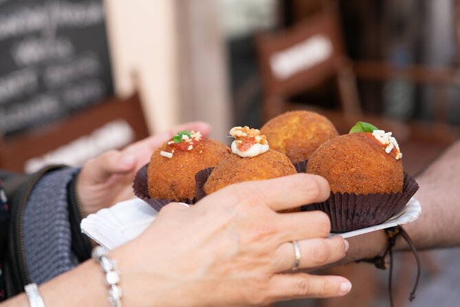 Catania Sicilian Street Food Tour: Small Group by Do Eat Better - Sampling Catanese Cipollina at Piazza Università