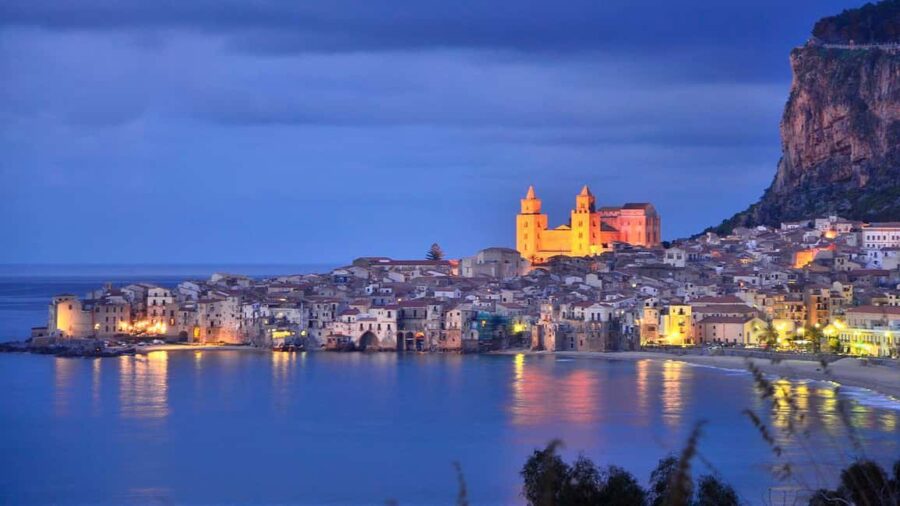 Cefalù tour by train: a journey between the sea and cultural treasures - The Convenience of Train Travel to Cefalù
