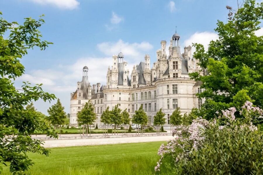 Chambord: Private Guided Tour of the Castle + Reserved Entry - Strolling Through the Recently Replanted French Formal Gardens