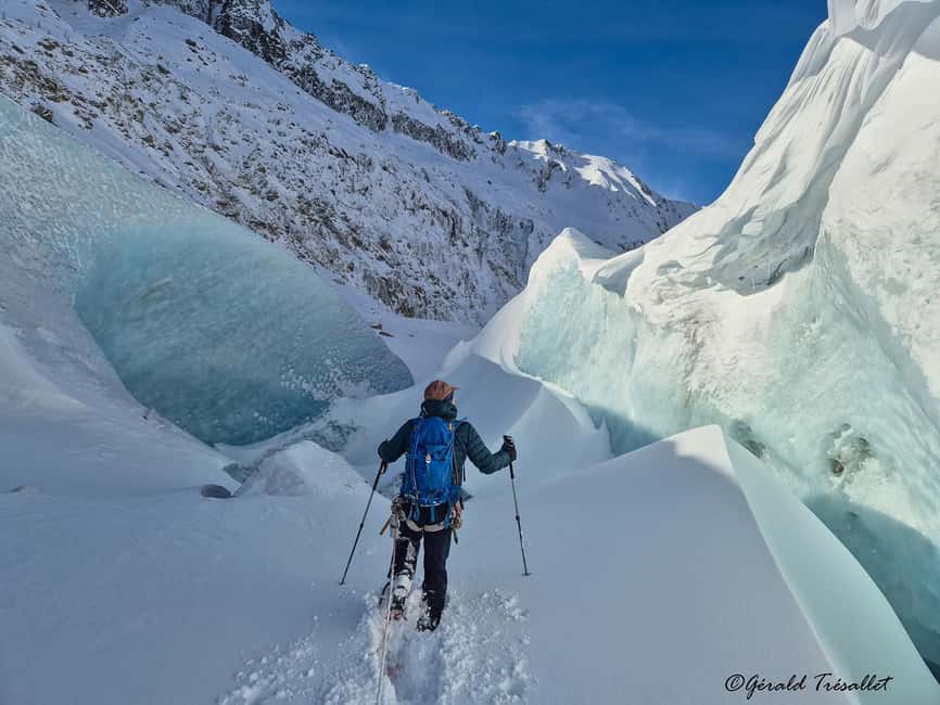 Chamonix: Off-piste skiing down the legendary Vallée Blanche - Guides and Group Size
