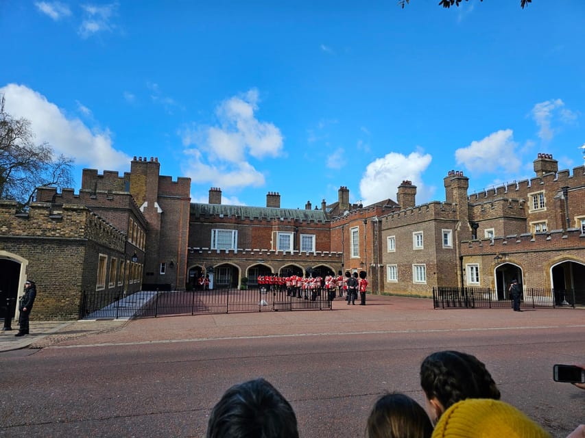 Changing of the Guard Experience - Visiting Buckingham Palace: The Heart of Royal London