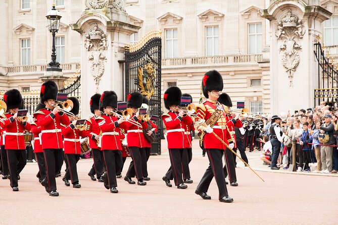 Changing of the Guard Guided Tour at Buckingham Palace - Guides Known for Expertise and Enthusiasm