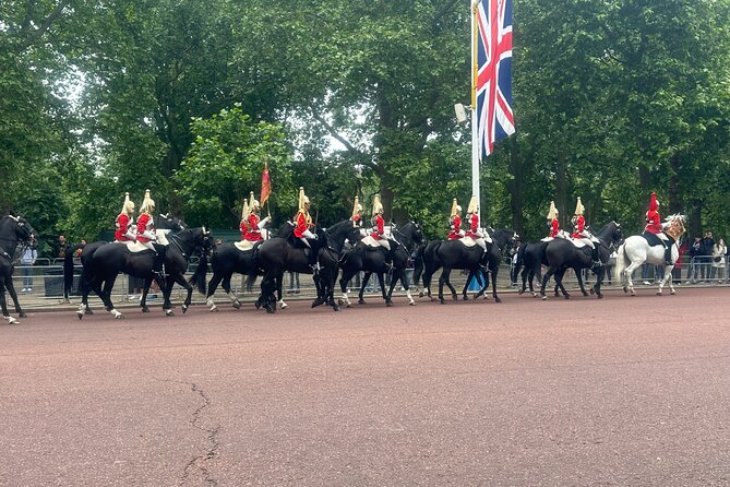 Changing Of The Guard Private Black Cab Tour with Hotel Pick Up - How the Tour Starts with Hotel Pickup in Central London