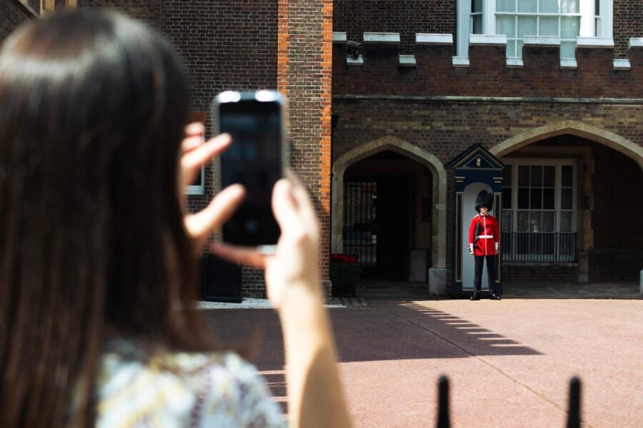 Changing of the Guard & Royal Food Tour with 10+ Tastings - Up Close with the Changing of the Guard at St James’s Palace