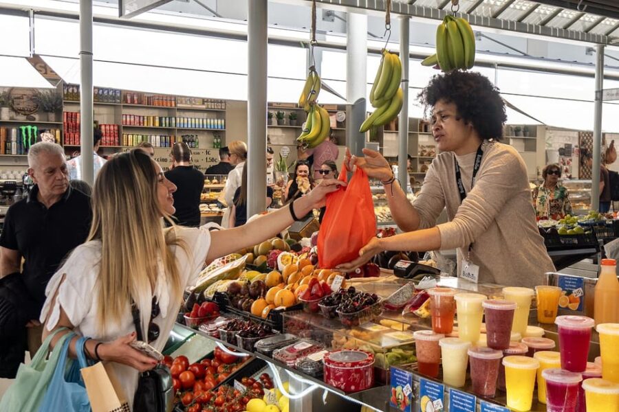Chef Led Porto Market Tour & Portuguese Tapas Class + Wine - Exploring Mercado de Bolhao: Porto’s Classic Food Market