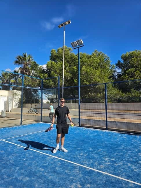 Chemnitz 2-hour padel taster session with up to 8 people - The Location: FeelGoodClub in Chemnitz’s City Center