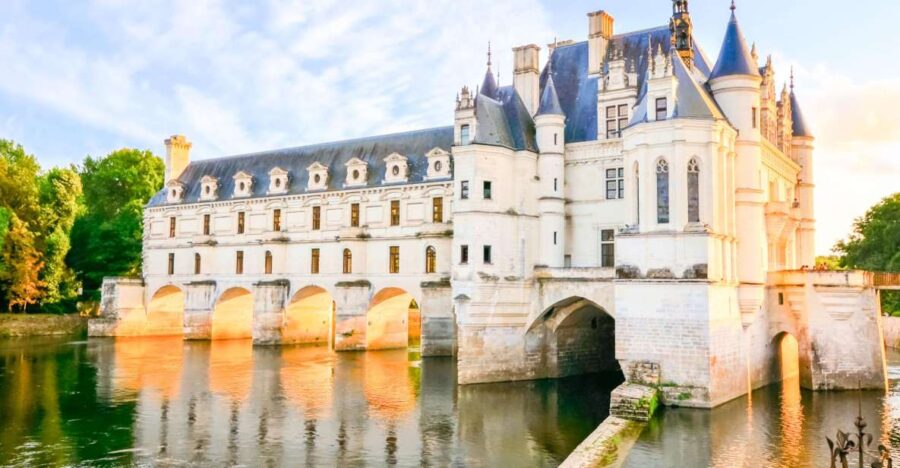 Chenonceau Castle: Private Guided Tour with Entry Ticket - Guided Tour Highlights: Architecture, Decor, and Royal Stories