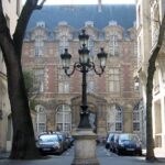 Chic and Classic: Saint-Germain-des-Prés Lifestyle Walking Tour - Exploring the Heart of the Saint-Germain-des-Prés District