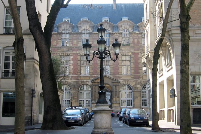 Chic and Classic: Saint-Germain-des-Prés Lifestyle Walking Tour - Exploring the Heart of the Saint-Germain-des-Prés District