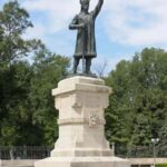 Chiinu: City Tour with Traditional Dinner and Wine - Savor Moldovan Dishes: Mmlig and Plcinte